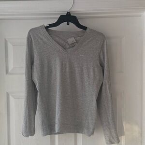 Women’s Nike Women's Gray Long Sleeve V-Neck Top size large fits medium